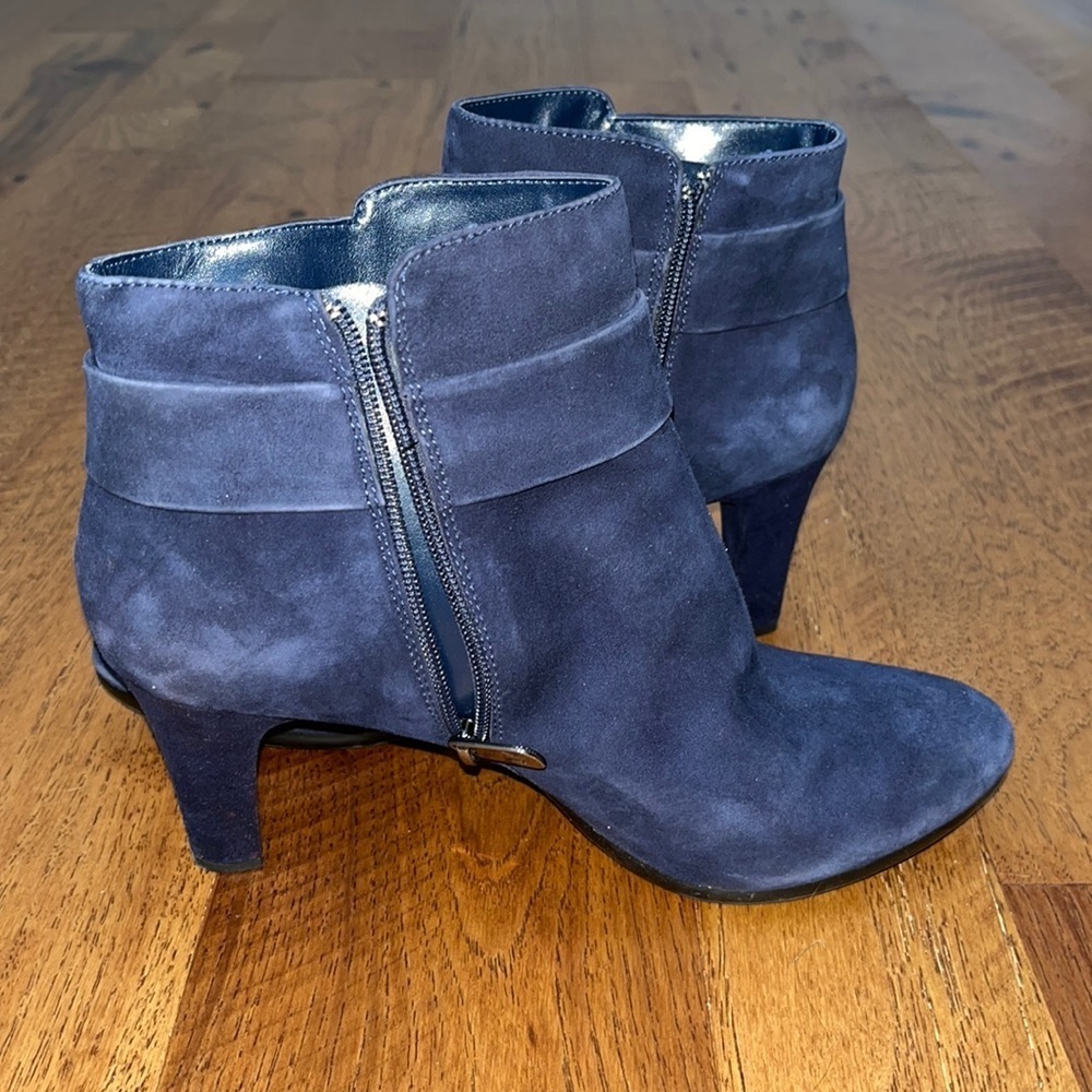 AK Anne Klein Woman’s Blue Leather Booties Size 10 - Picture 4 of 8